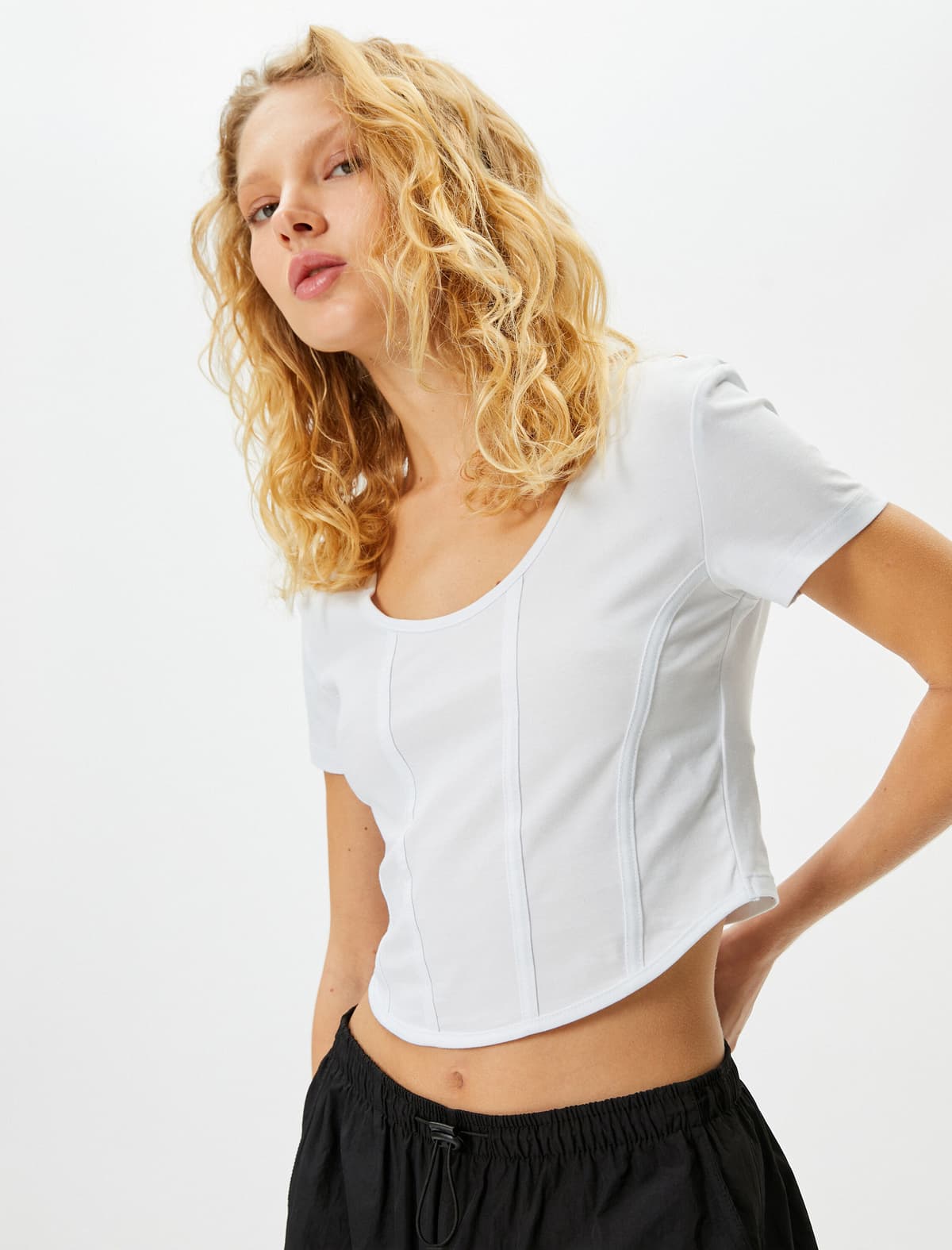 Crop T-Shirt Korset Görünüşü Slim Fit Qısa Qol U Yaka Pambıq
