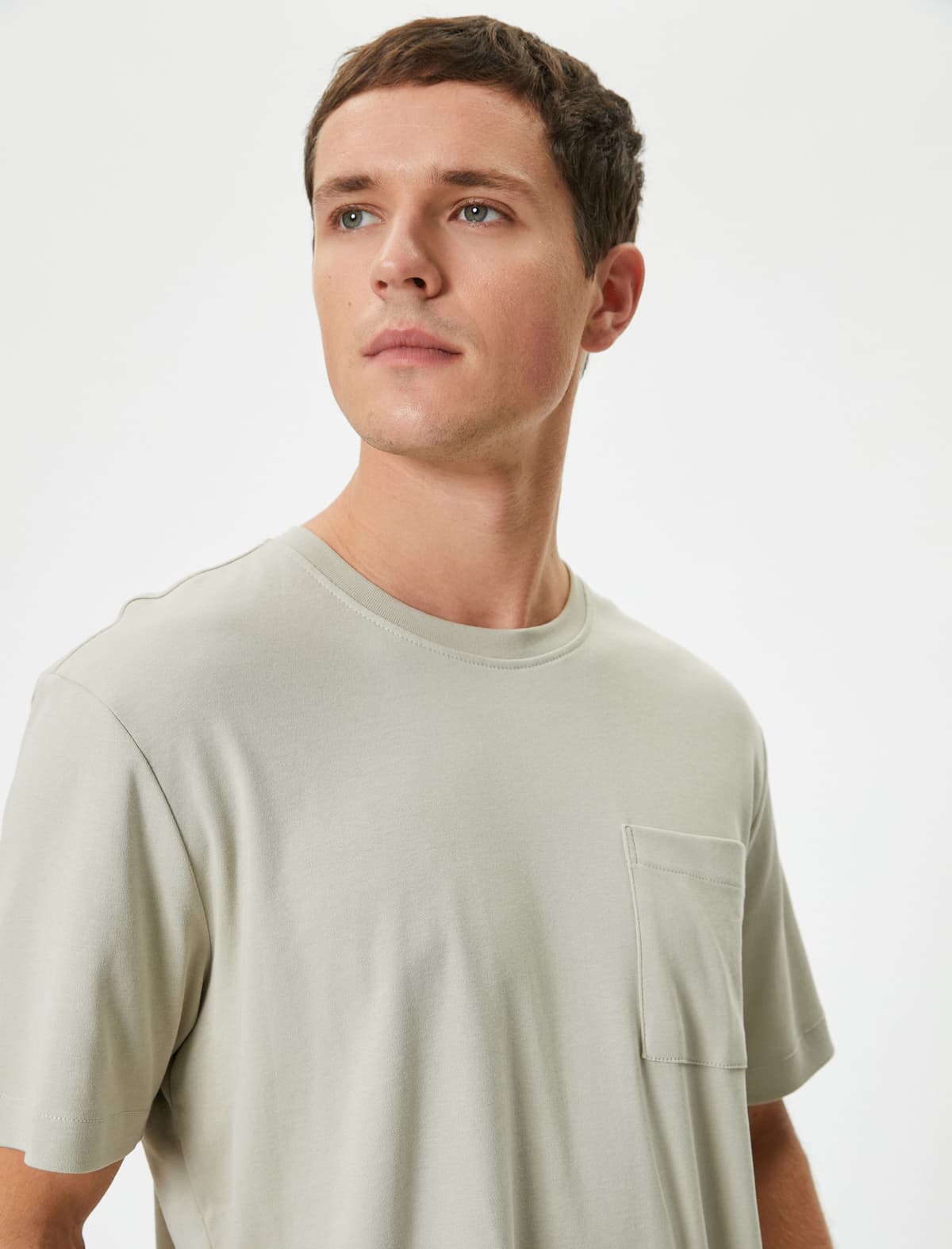 Cib Detallı Qısaqol Yakalı Normal Fit Pambıq Basic T-shirt