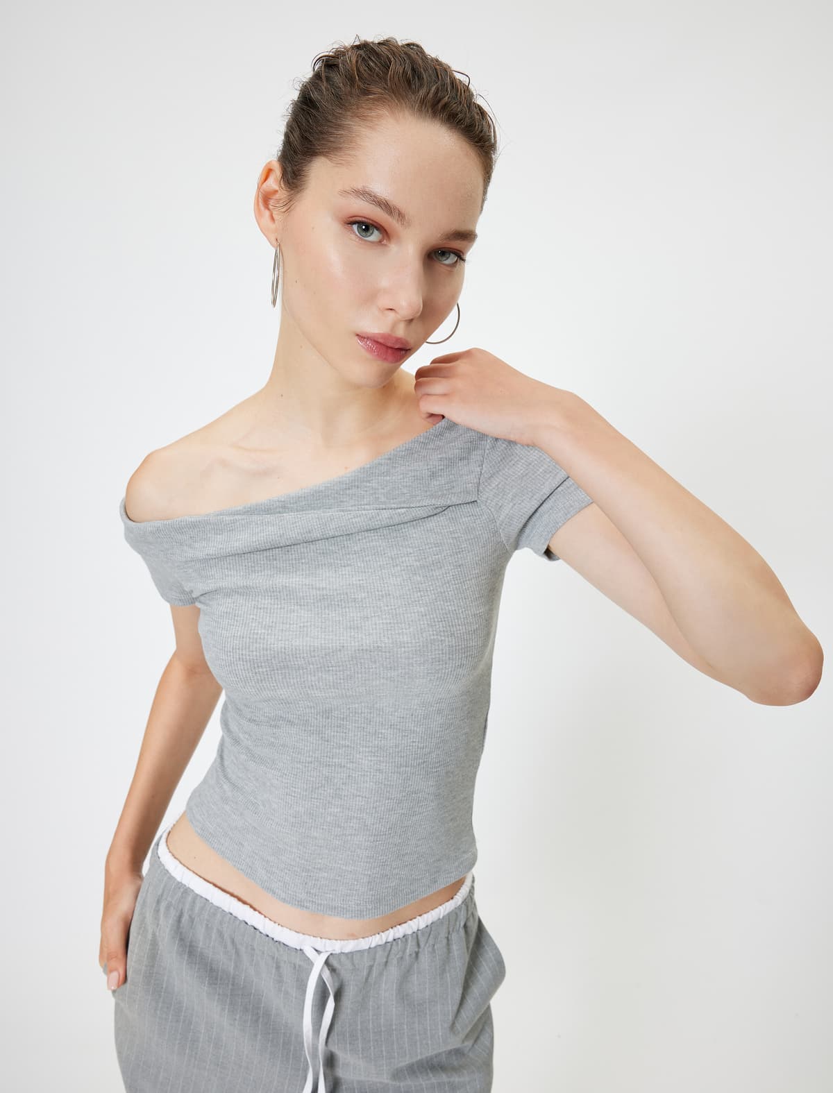 Qısaqol Bodysuit Açıq Çiyin Slim Fit