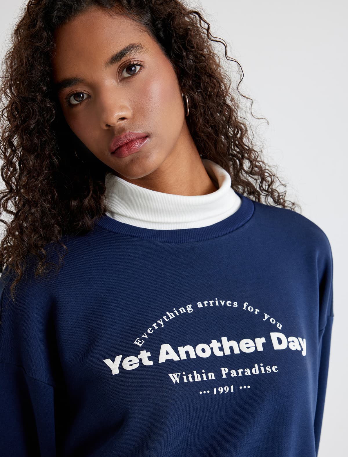 Stend Yaxalı Sweatshirt Çaplı Uzunqol Rahat Pambıq