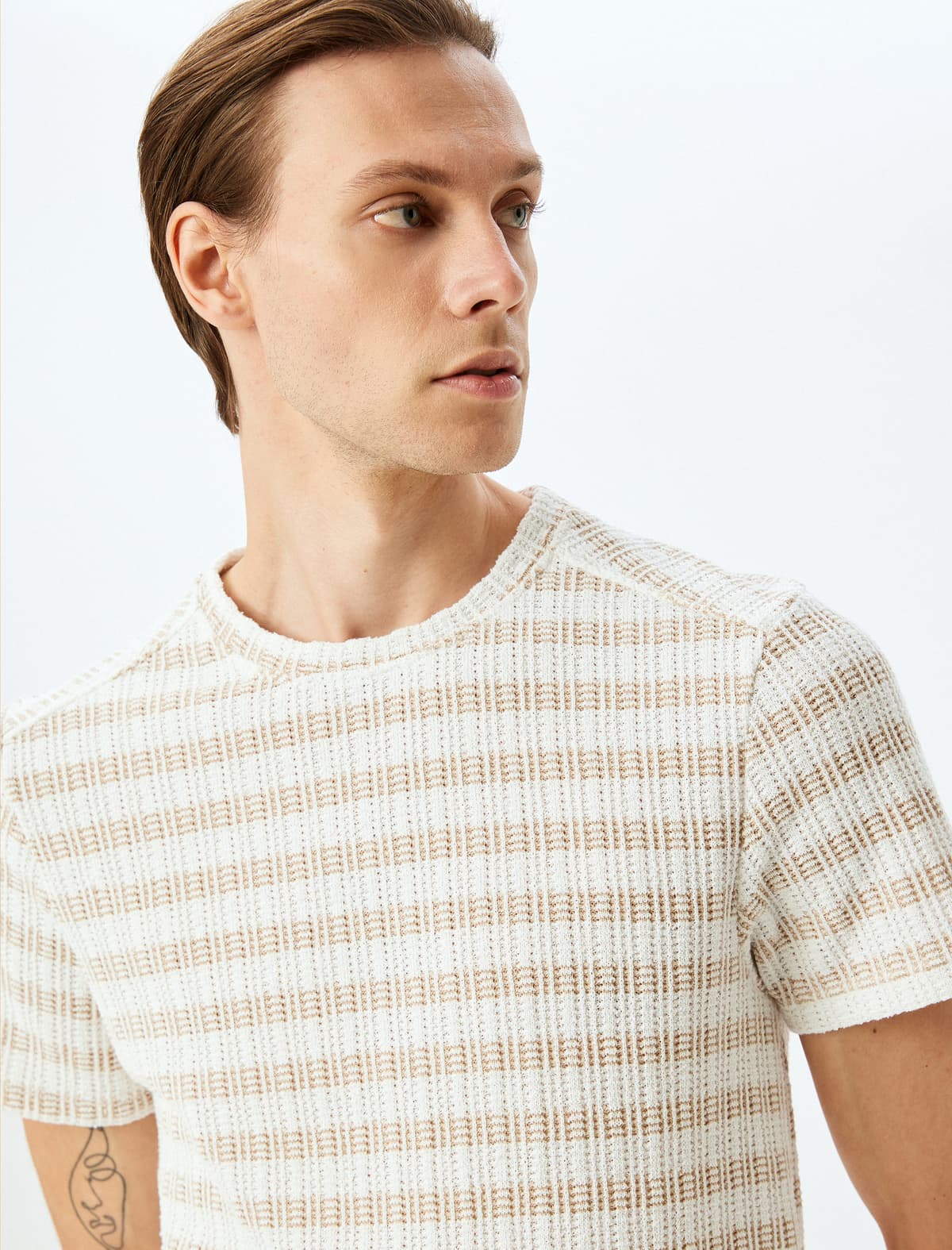 Qısaqol Normal Fit Pambıq Qarışığı Teksturalı Yaxalı Zolaqlı T-shirt