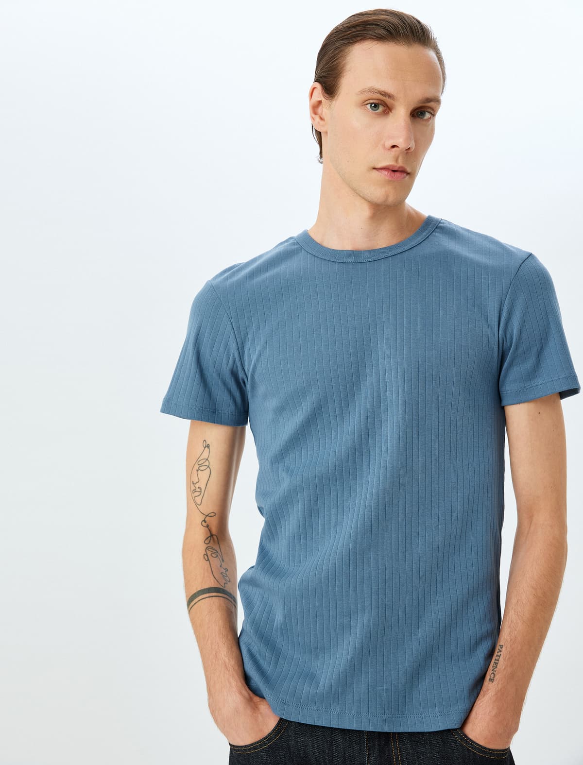 Qısaqol Slim Fit Pambıqlı Crew Yakalı köynək