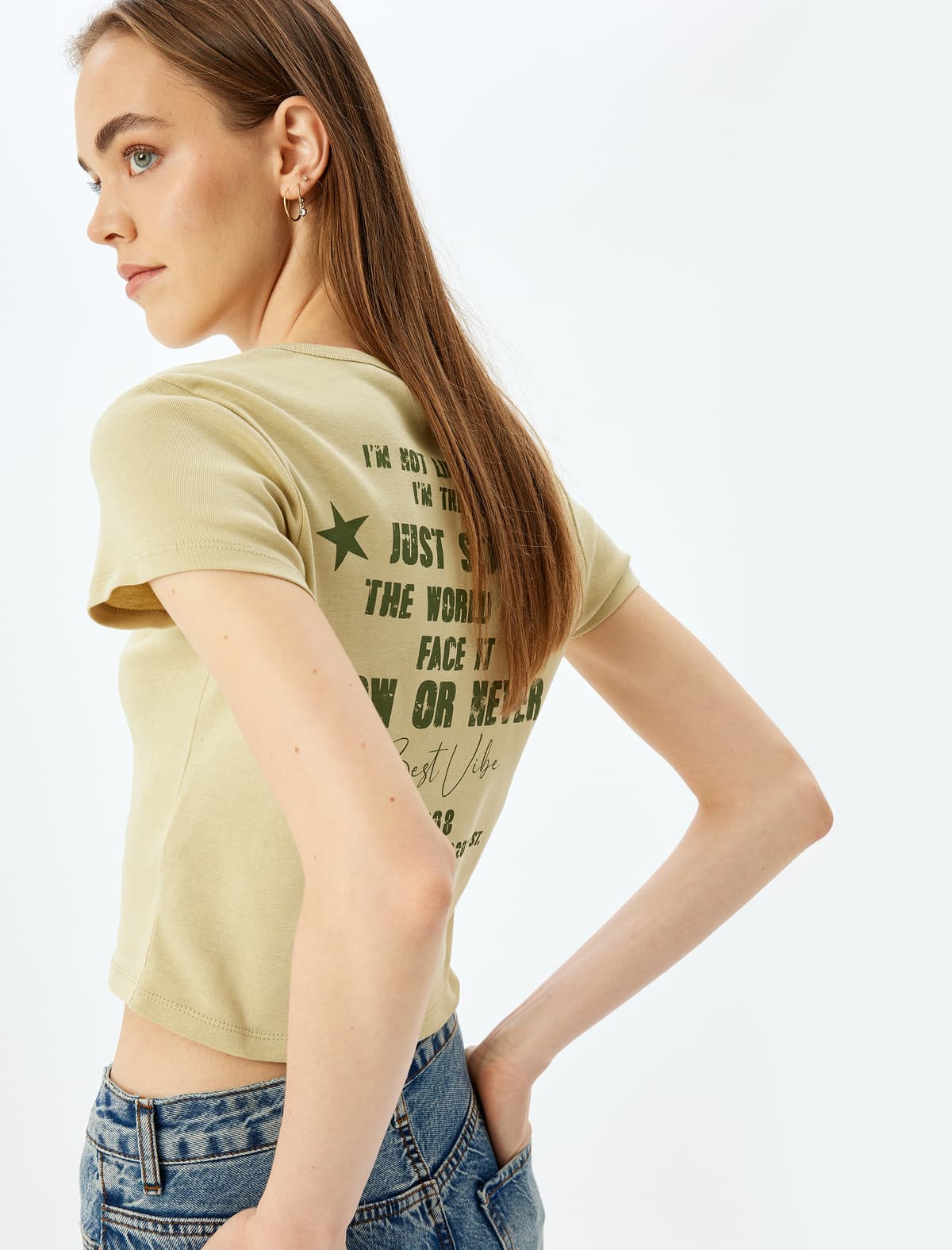 Naxışlı Arxa Çaplı Qısaqol Yakalı T-shirt