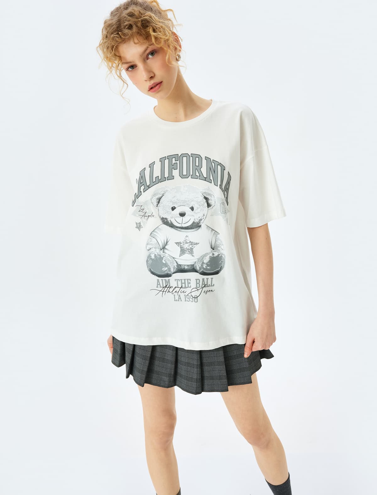 Ayı Çaplı Böyük Boy Boyunlu Qısaqol T-shirt