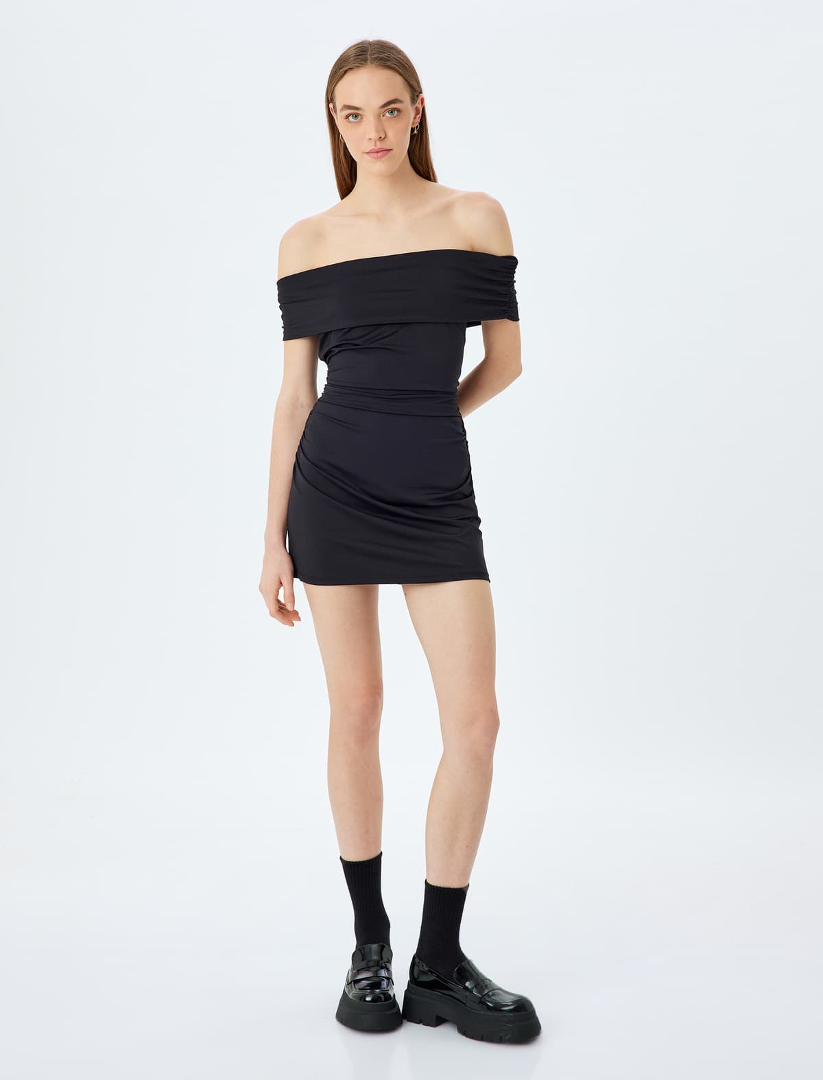Madonna Yakalı Qıvrımlı Slim Fit Mini Slip Don