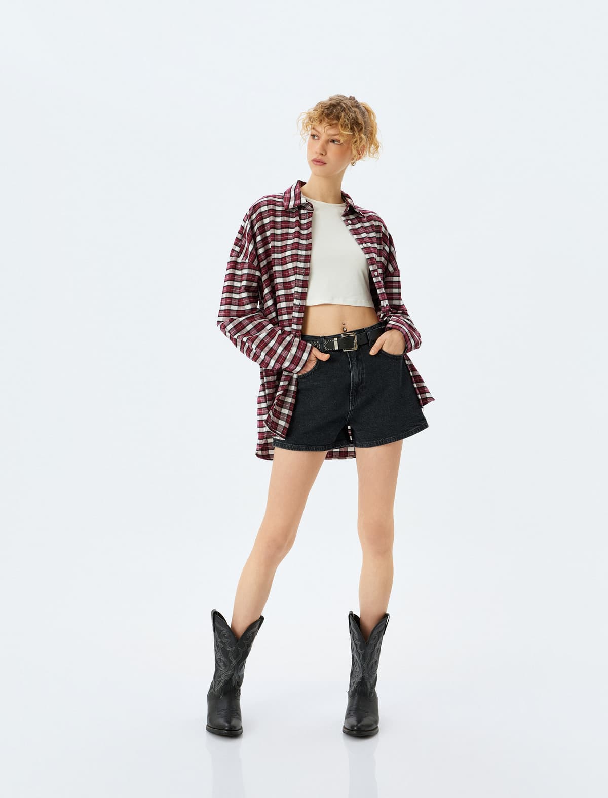 Mini Düyməli Cibli Rahat Fit Denim Şort