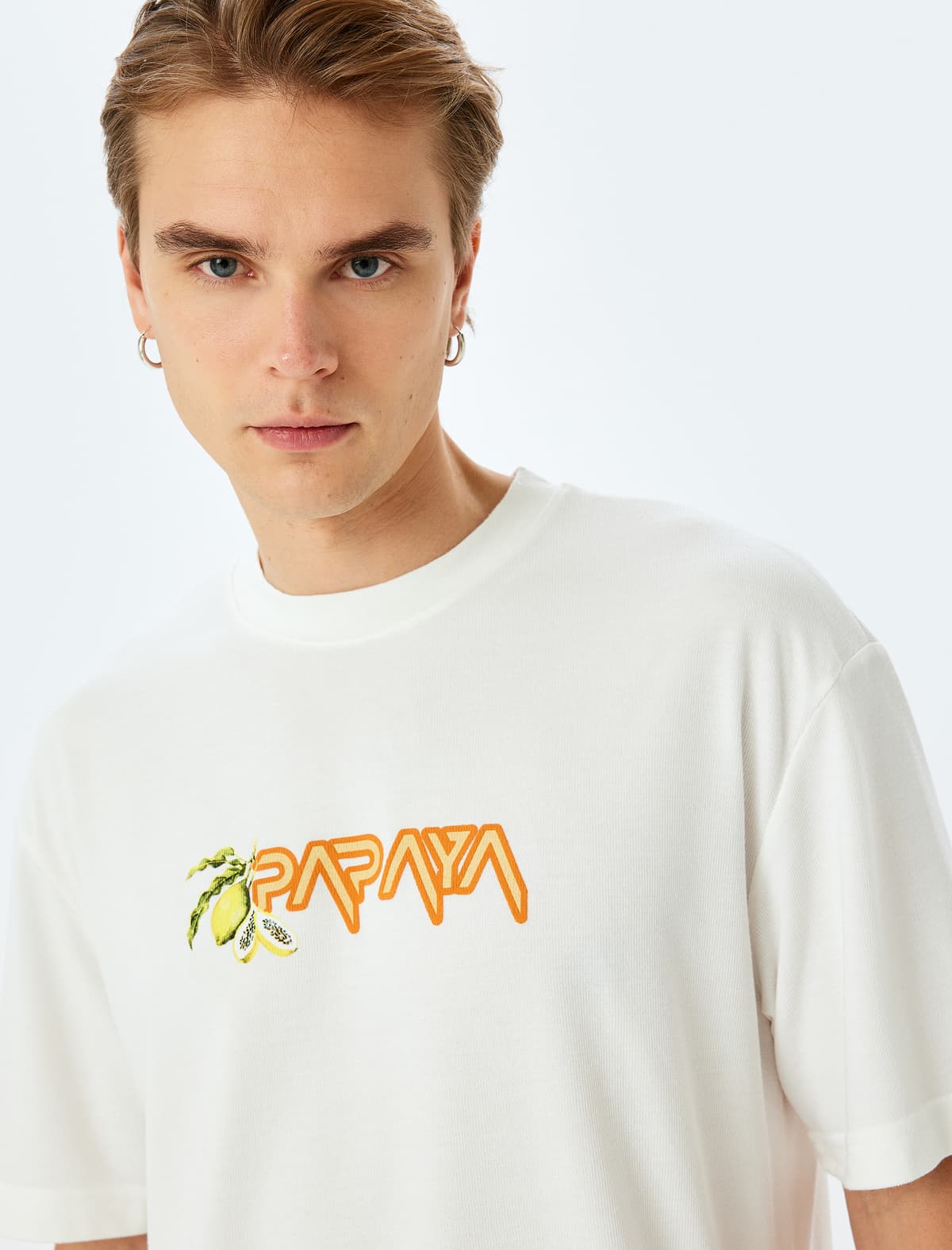 Qısaqol Viskoza Qarışıqlı Boyun Boyun Böyük Boy Arxa Çaplı T-shirt