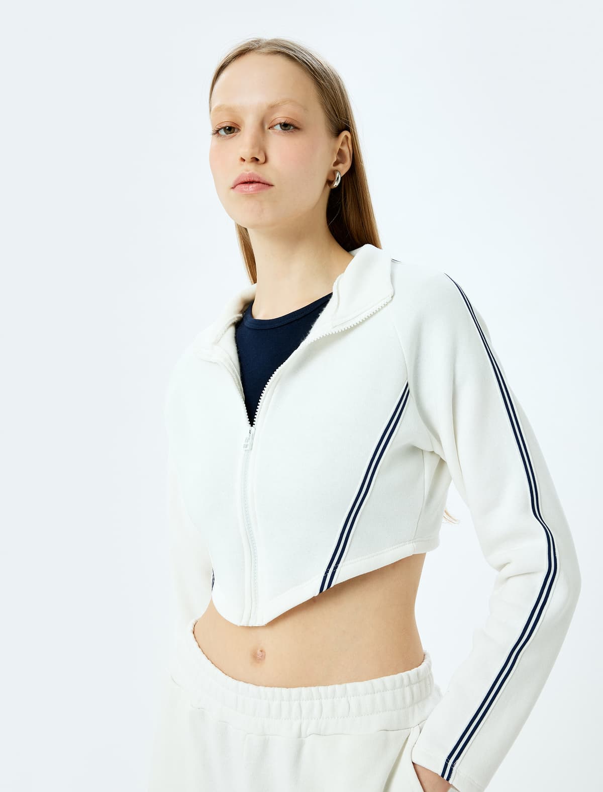 Qaldırılmış Uzunqol Lent Detallı Fermuarlı Crop Sweatshirt