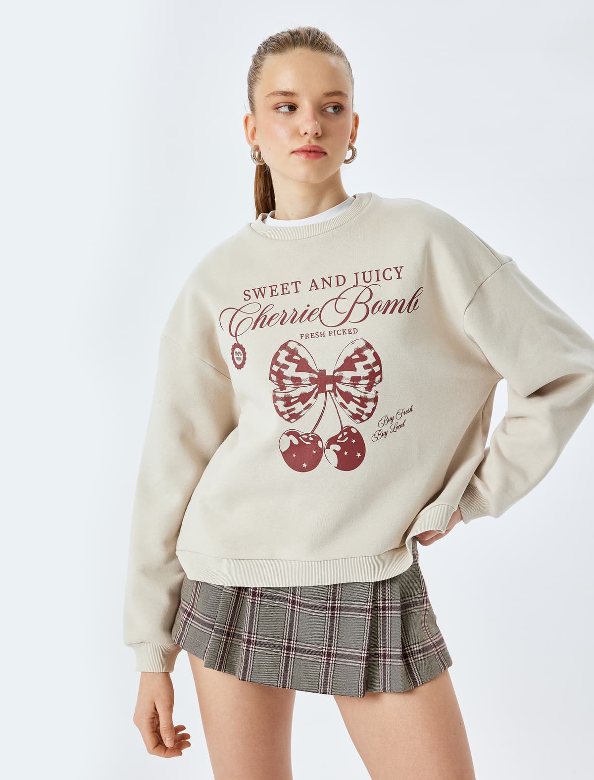Qaldırılmış Albalı Çaplı Uzunqol Ekipaj Boyunlu Oversize Sweatshirt
