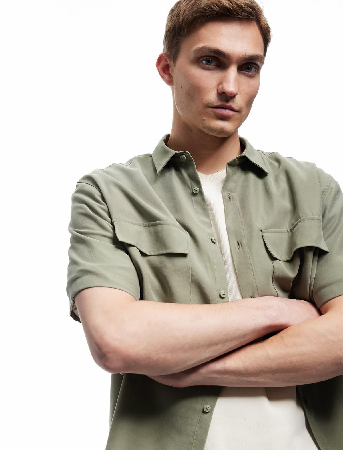 Düyməli Klassik Yaxalı Qapaqlı Cib detallı Rayon Normal Fit Viskoz Qısaqol Köynək