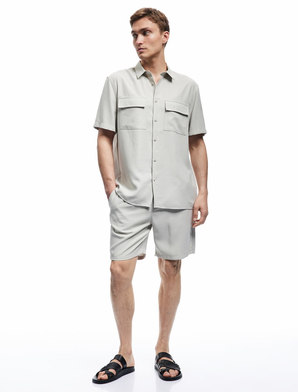 Düyməli Klassik Yaxalı Qapaqlı Cib detallı Rayon Normal Fit Viskoz Qısaqol Köynək