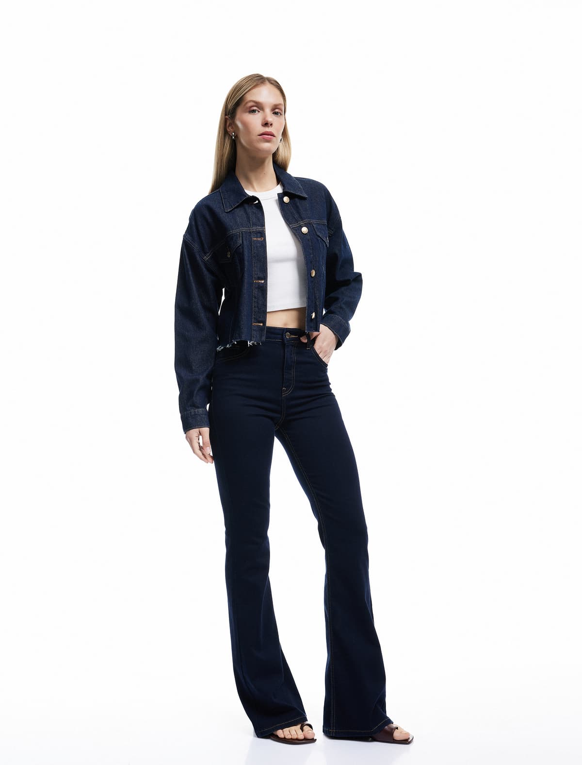 Slim-Fit Düyməli Cib Detallı Flare Cins Şalvar - Flare Jeans