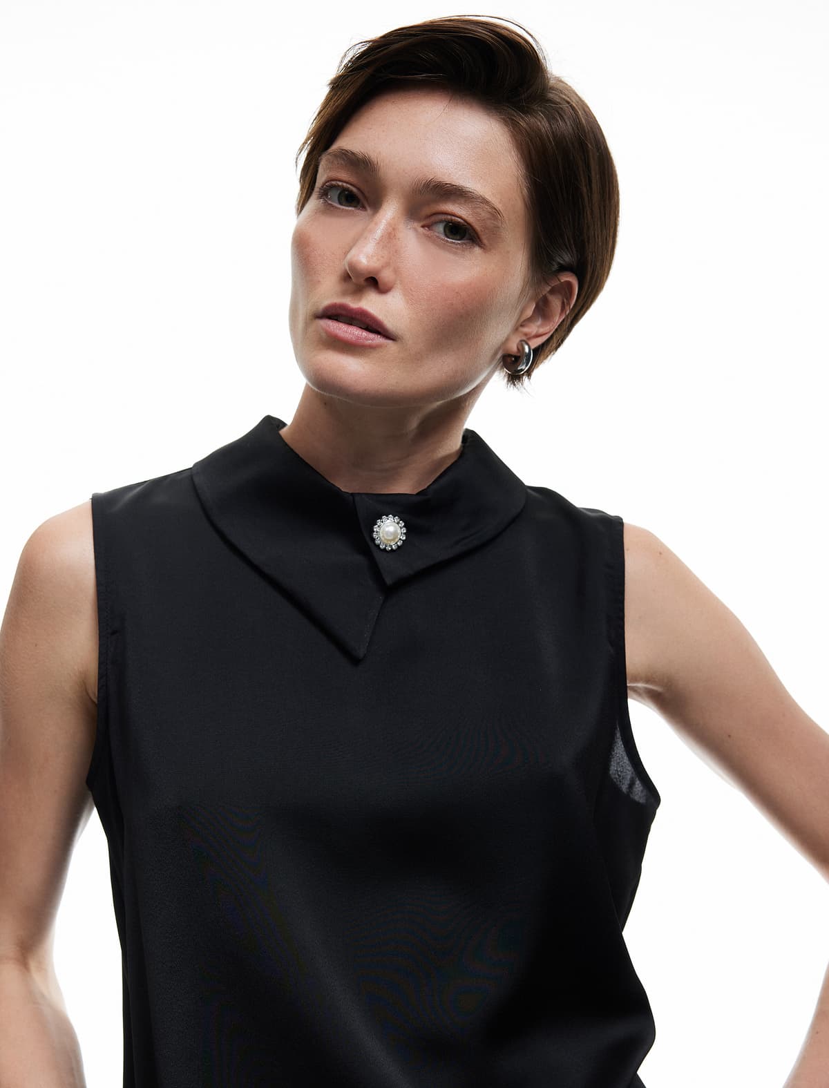 Asimmetrik Yaxa Qolsuz Satin Bluza
