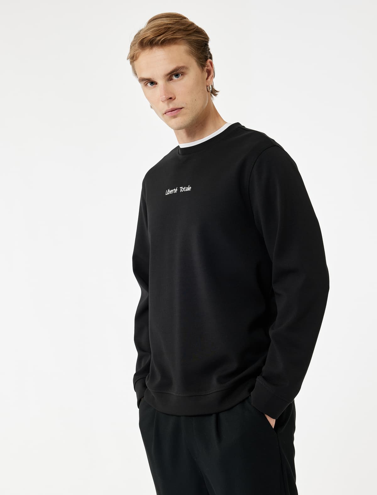 Naxış Detallı Uzunqol Yakalı Sweatshirt