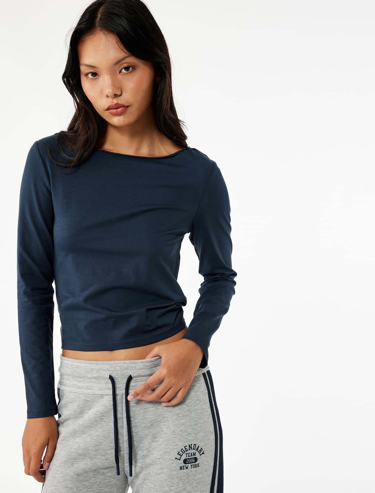 Uzunqol Yakalı Pambıq Slim Fit Basic T-shirt