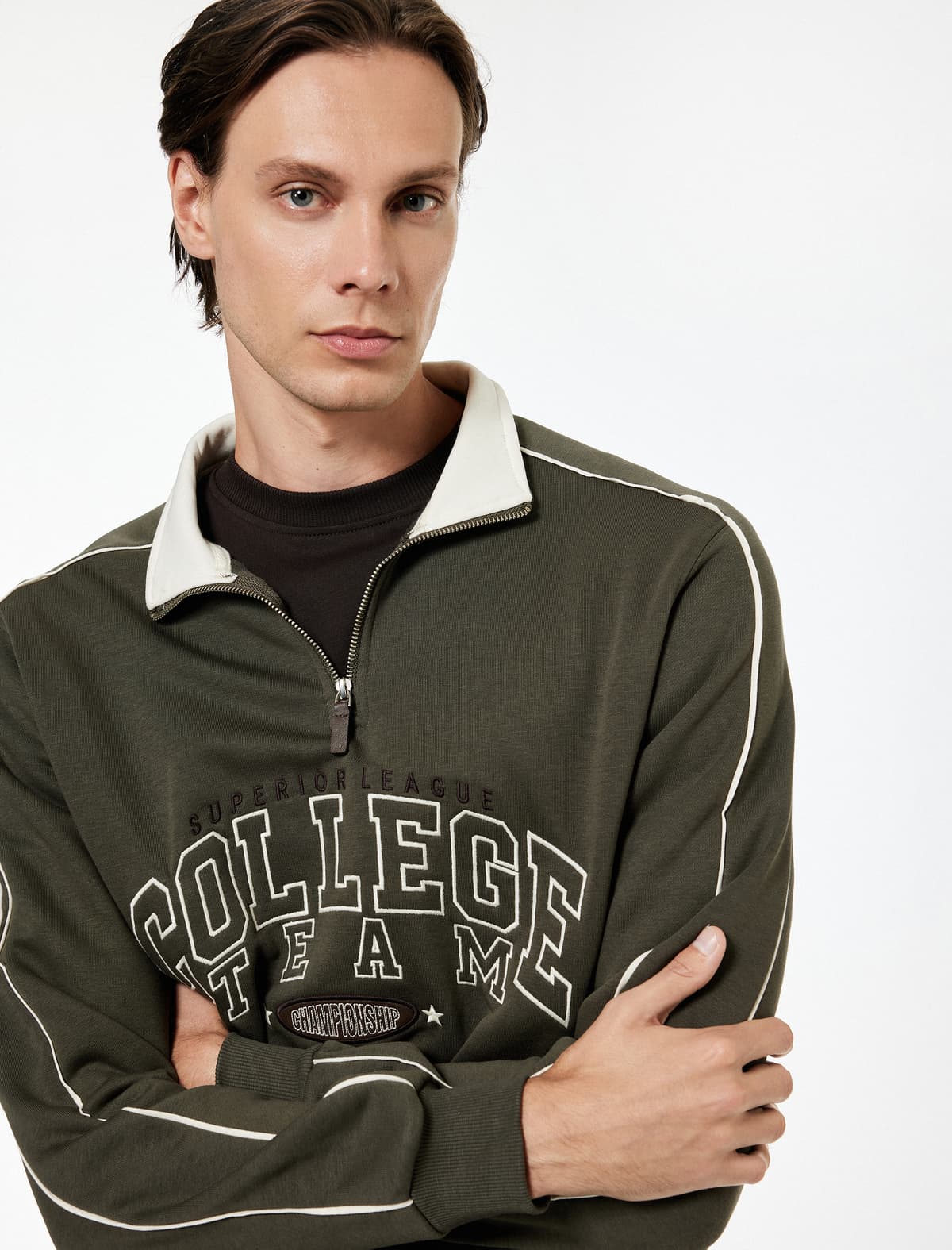 Uzunqol Kollec Naxışlı Rəng Kontrastlı Yarım Fermuarlı Sweatshirt