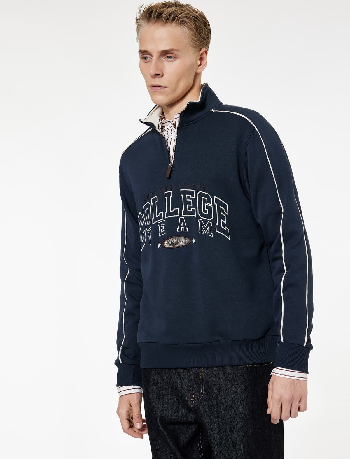 Uzunqol Kollec Naxışlı Rəng Kontrastlı Yarım Fermuarlı Sweatshirt