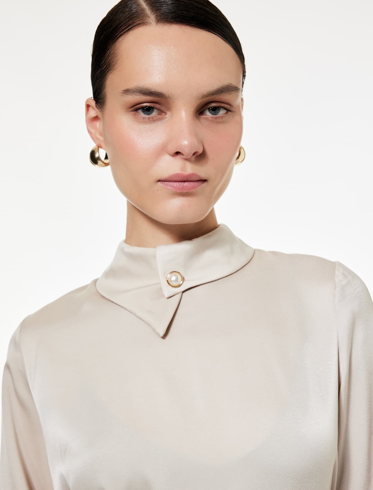 Asimmetrik Yaxalı Uzunqol Satin Bluza