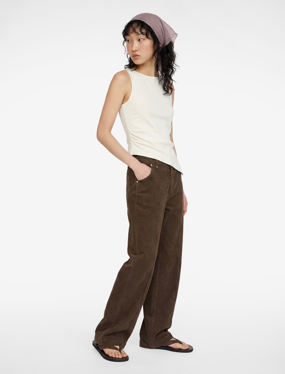 Slim Fit Asimmetrik Kesimli Qolsuz Qayıq Boyunlu Bluza