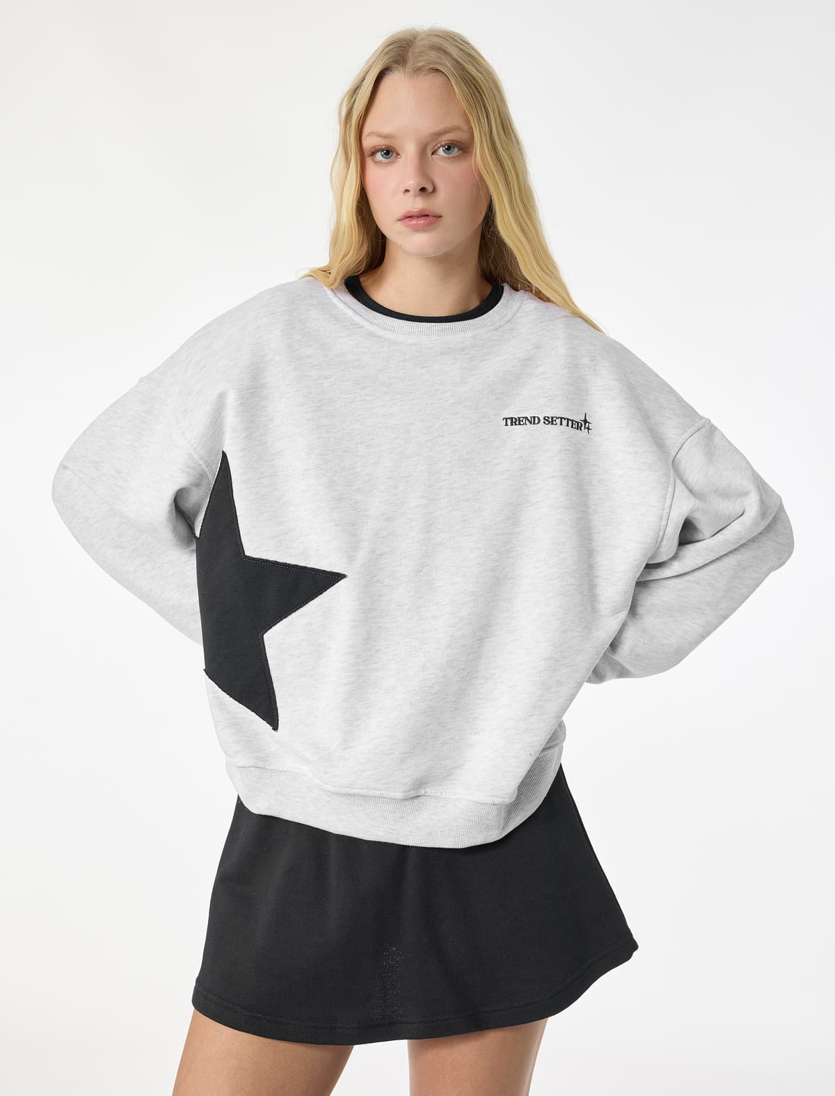 Uzunqol Yakalı Rahat Fit Ulduz Çaplı Sweatshirt