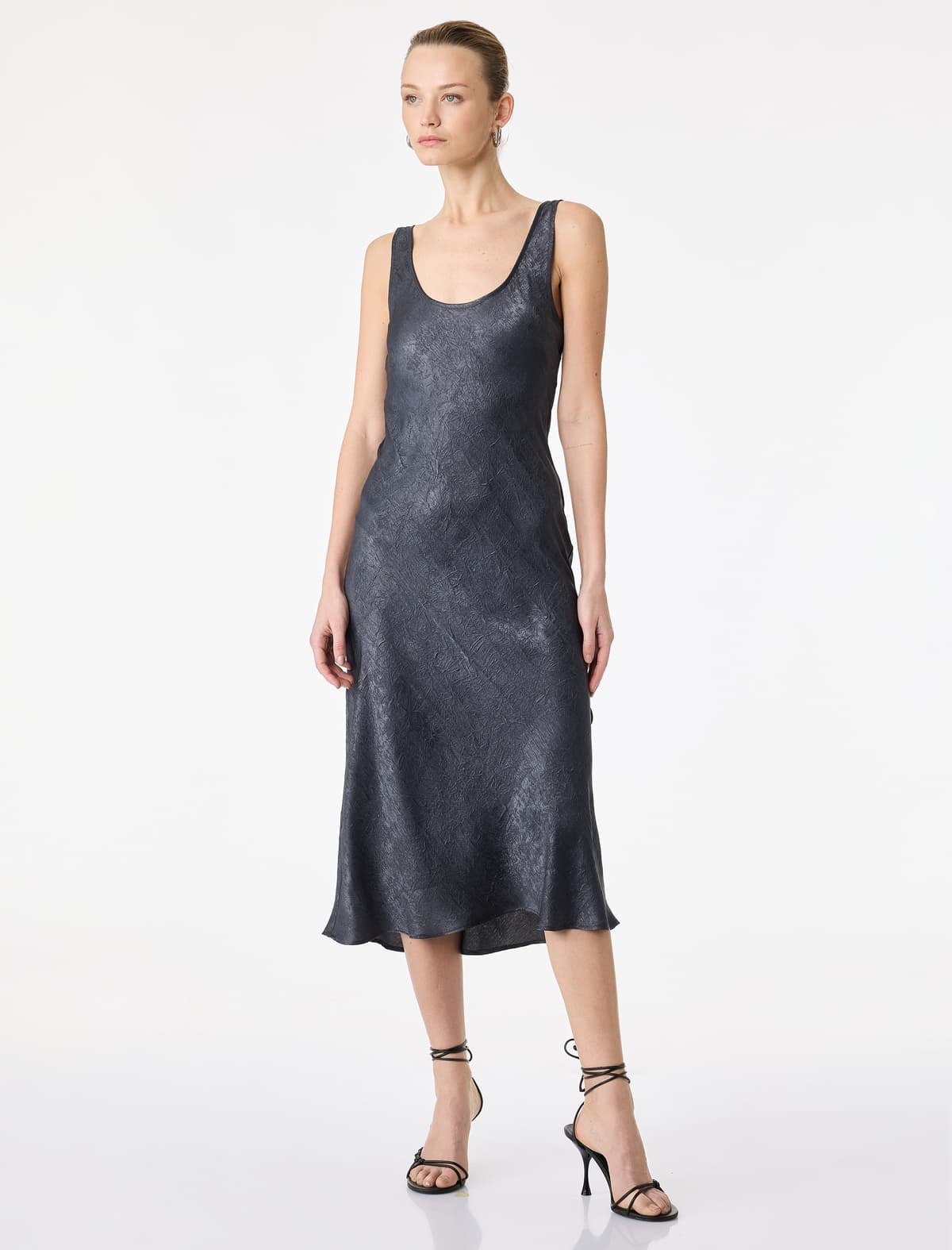 Qolsuz U-boyunlu Slim fit Satin Midi Gecə Donu
