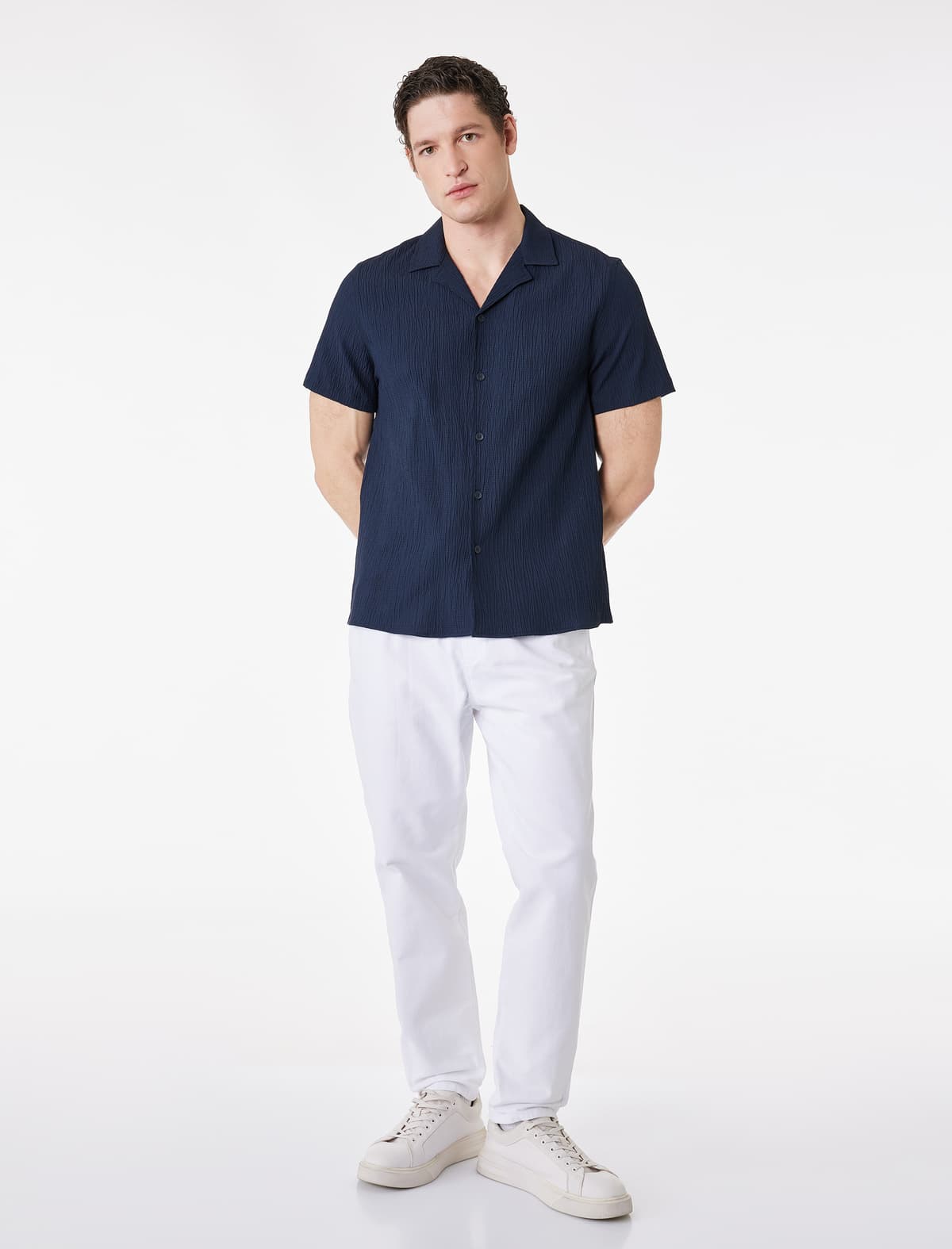 Normal fit Teksturalı Düyməli Qısaqol Toxucu Yaxa Tişört