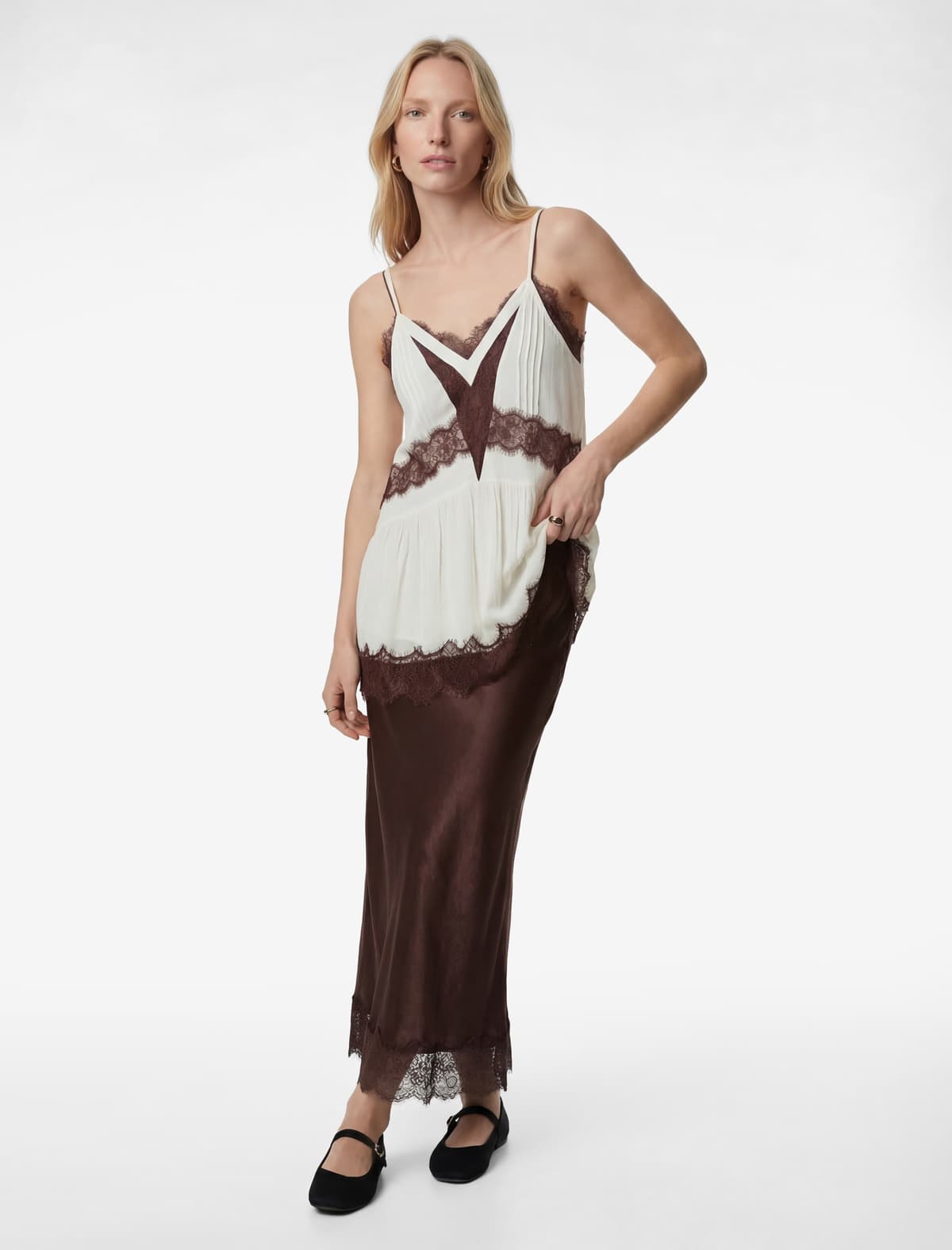 Slim fit Krujeva Detallı Teksturalı Satin Görünüşlü Midi Etek