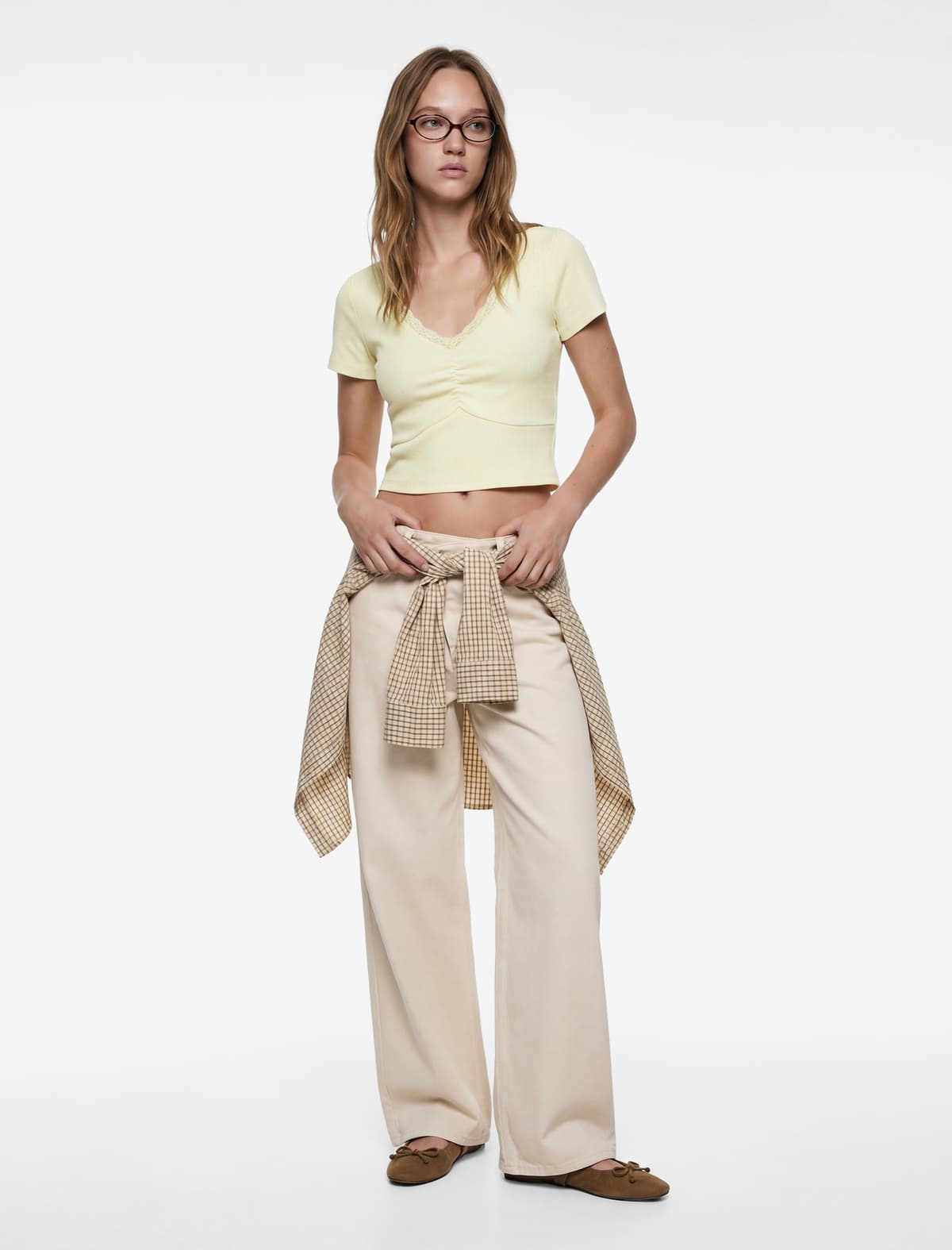 Yığılmış Krujeva Detallı Slim Fit V Yaka Qısaqol Köynək