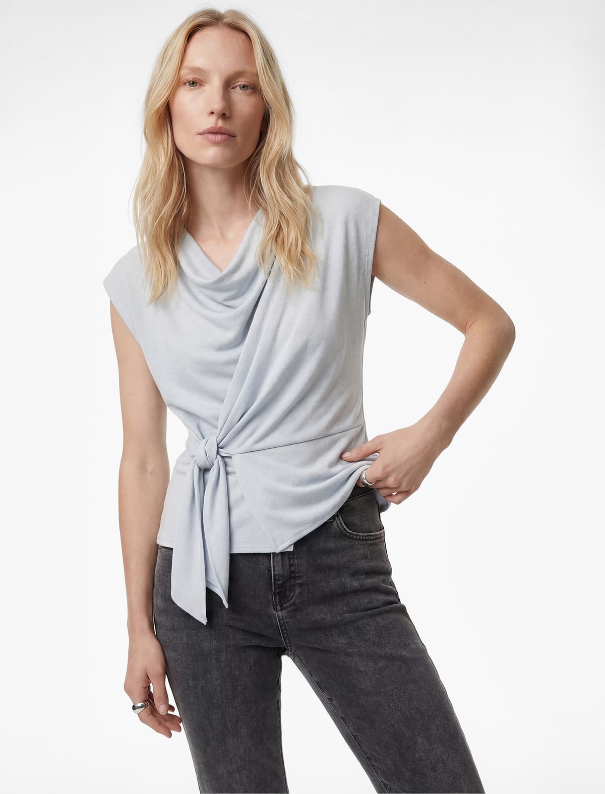 Yaxalı Qısaqol Düyün Detallı Parlaq Lurex Bluza