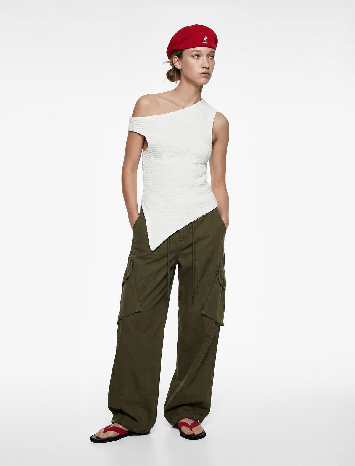Slim fit Bükülmüş Asimmetrik Qolsuz Bluza