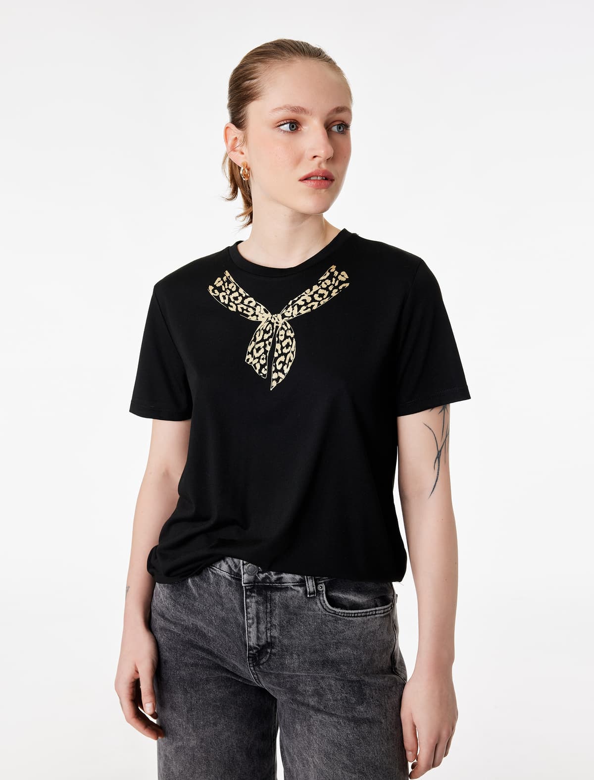 Qısaqol Dəyirmi yaxalı Leopard tişört