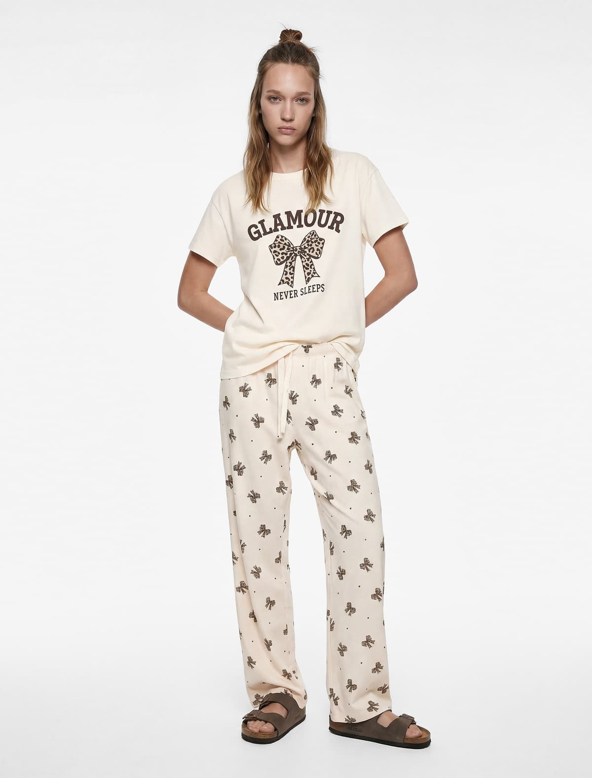 Qısaqol Yaxa Yaxa Çaplı Pambıq Pijama Dəsti