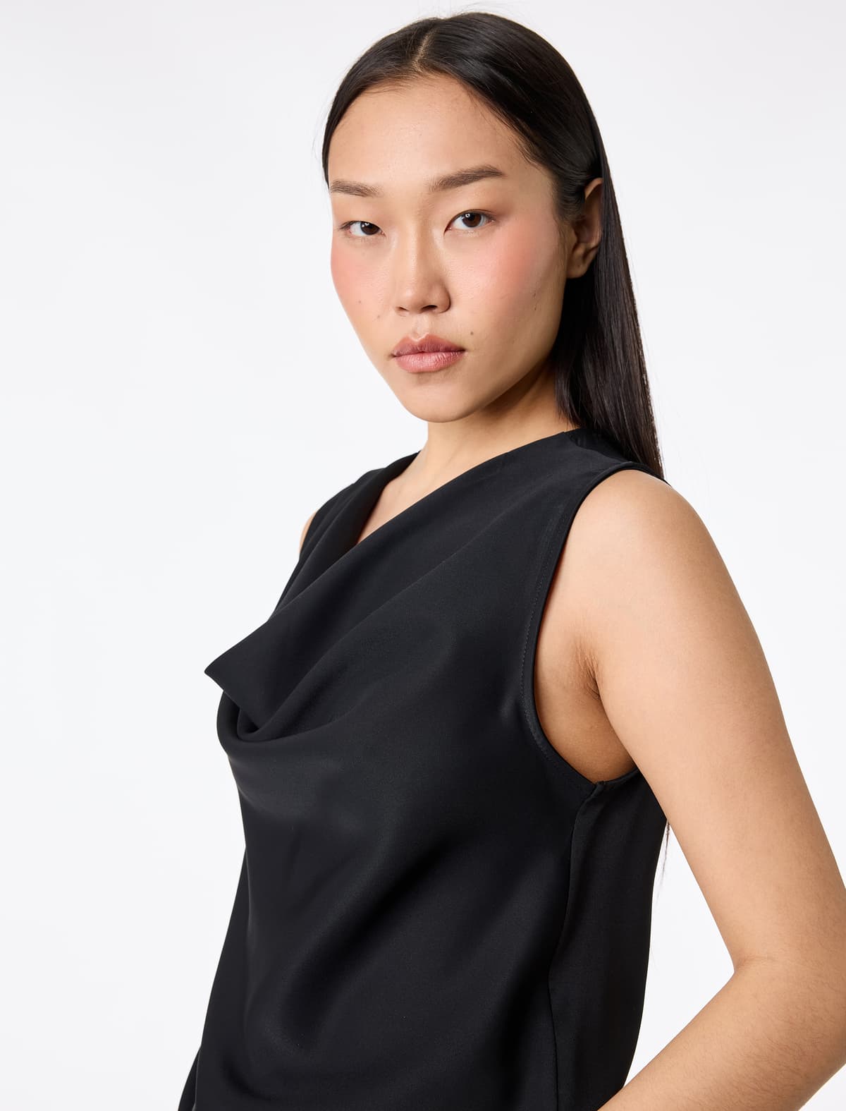 Qolsuz Çəpək Yaxa Krujeva Detallı Satin Bluza