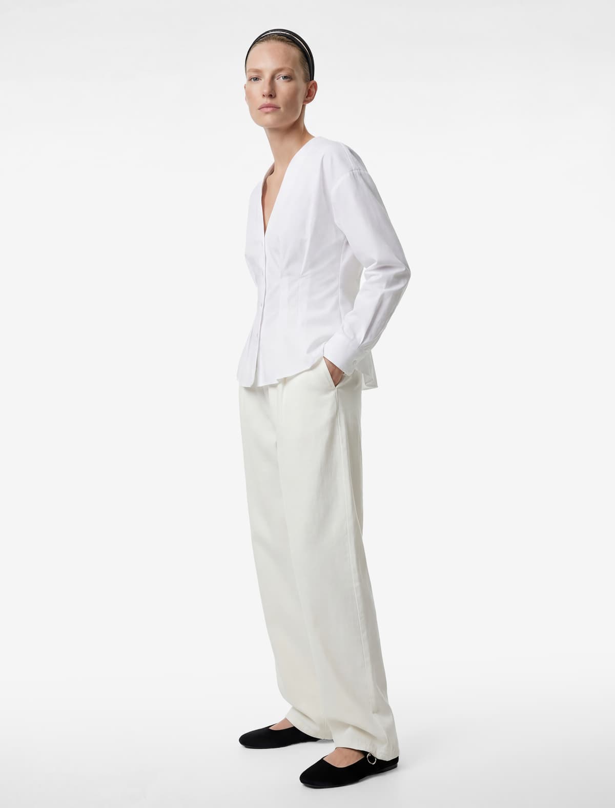 Slim fit Pambıq Düyməli Uzunqol V Yaxalı Qırçıtlı Tişört