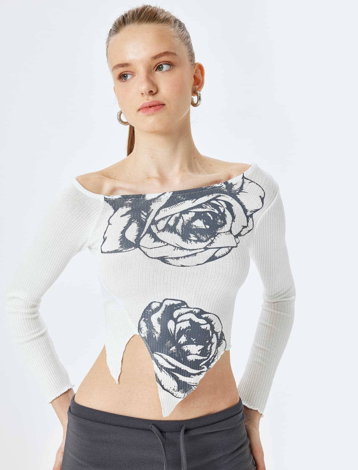Asimmetrik Uzunqol Qayıq Yakalı Qızılgül Naxışlı Korduroy T-shirt