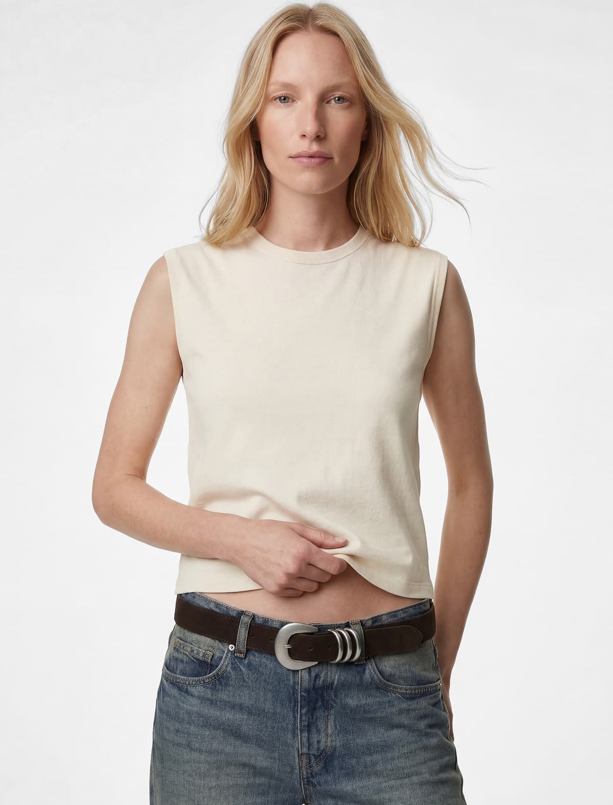 Normal Fit Pambıq Yakalı Qolsuz köynək