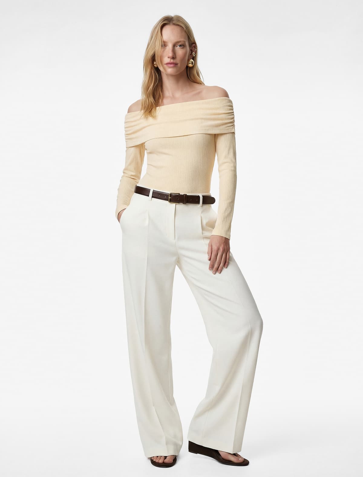 Slim fit Drape Detallı Uzunqol Madonna Yaxalı Çiyinli Bodysuit