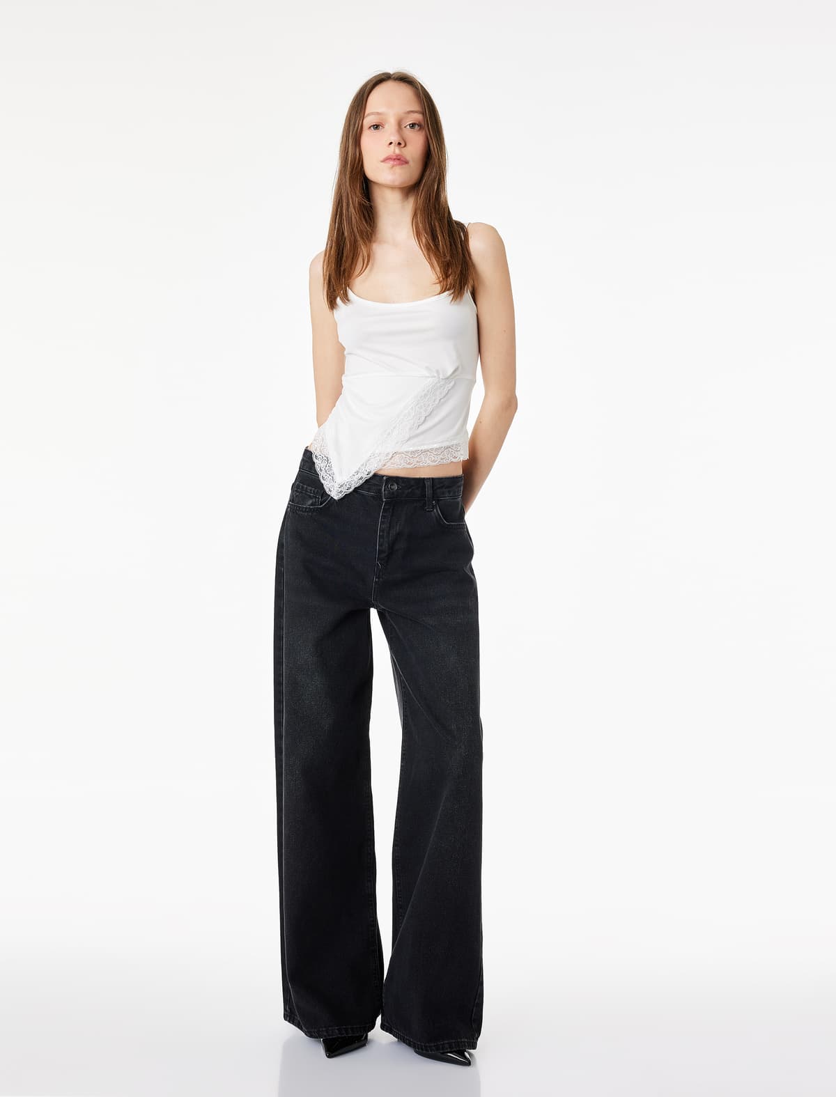 İpli Krujeva Detallı Slim fit Asimmetrik Bluza