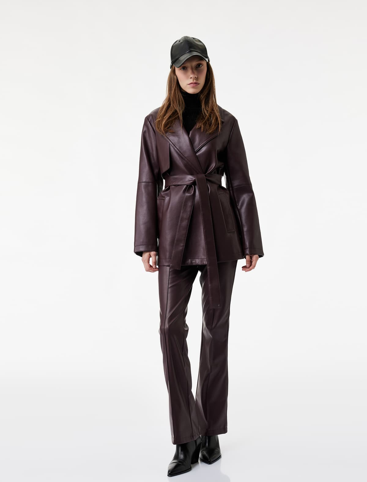 Slim Fit Normal Ayaqlı Kəmərli Yivli Süni Dəri Şalvar