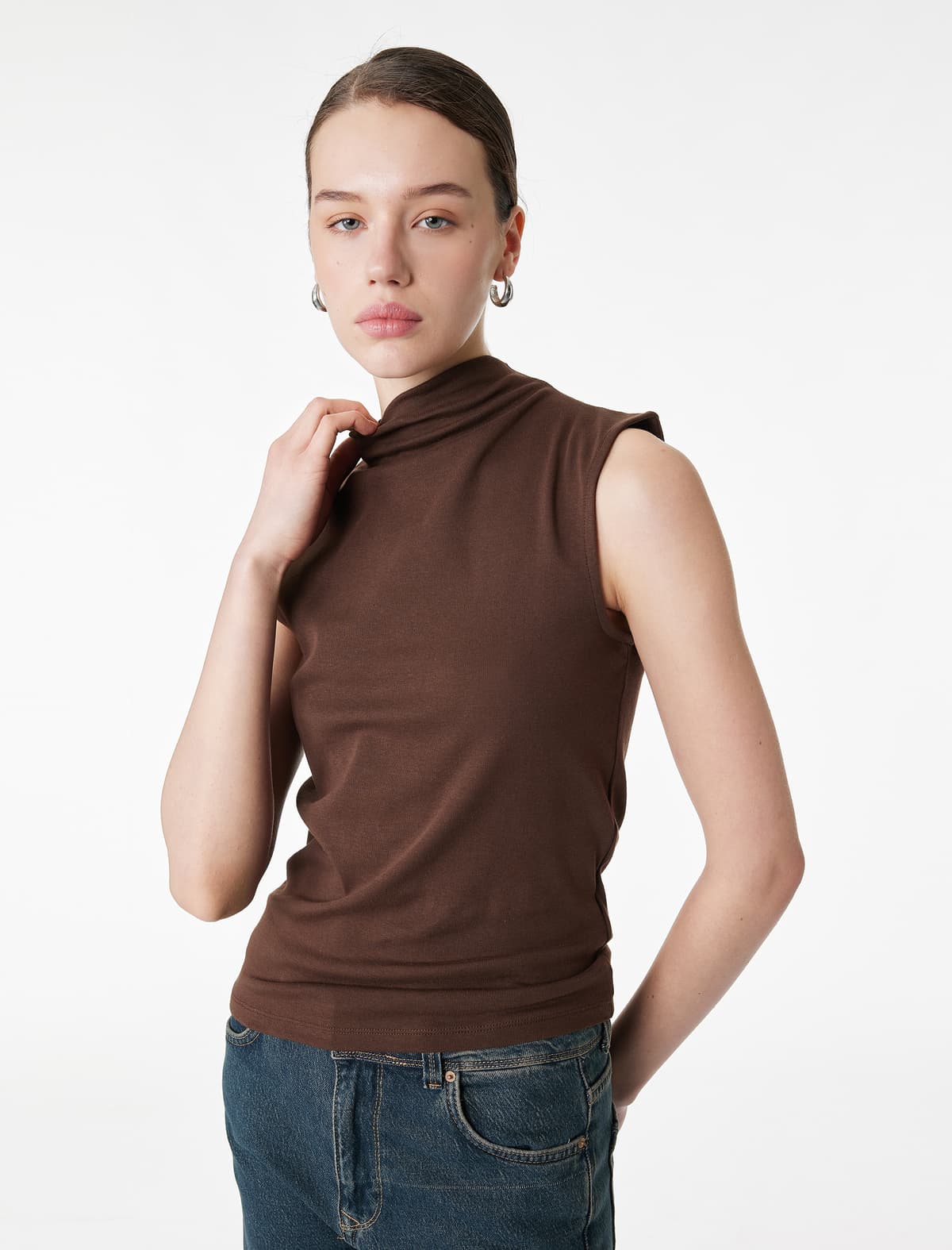 Slim fit Pambıq Qolsuz Yüksək Yaxalı Bluza