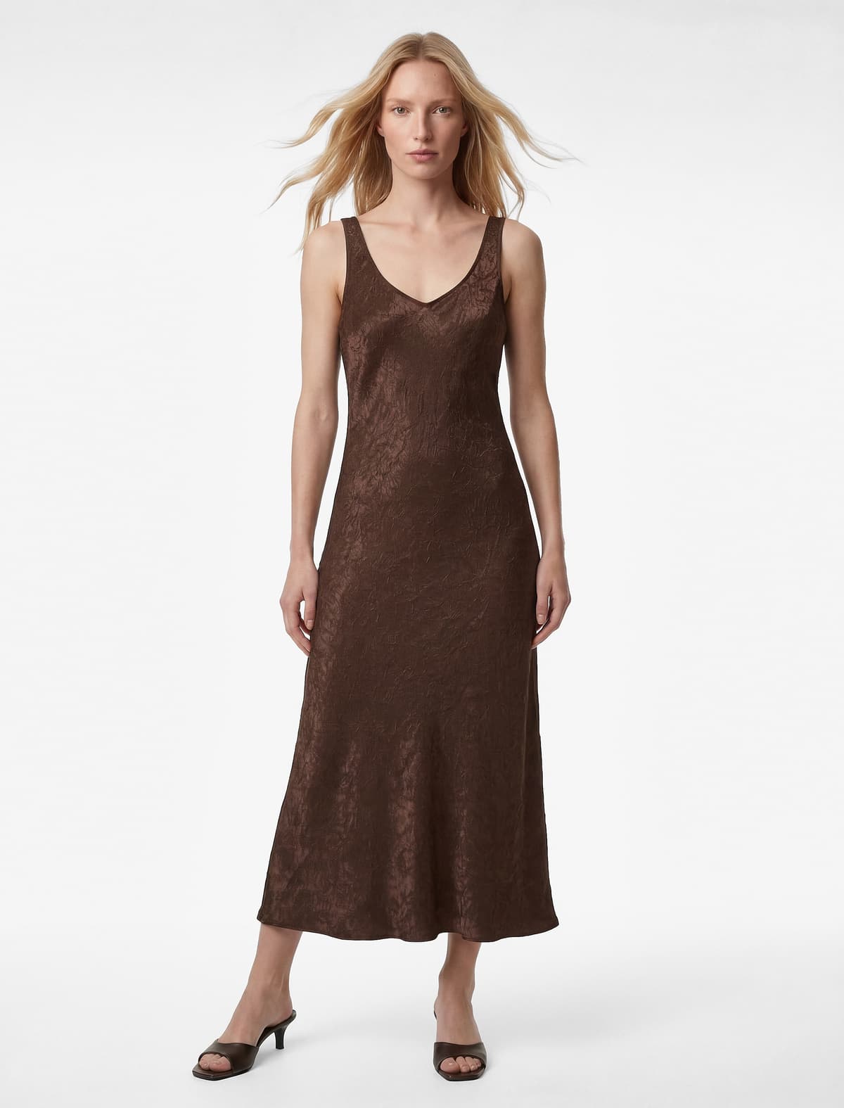 Qolsuz U-boyunlu Slim fit Satin Midi Gecə Donu