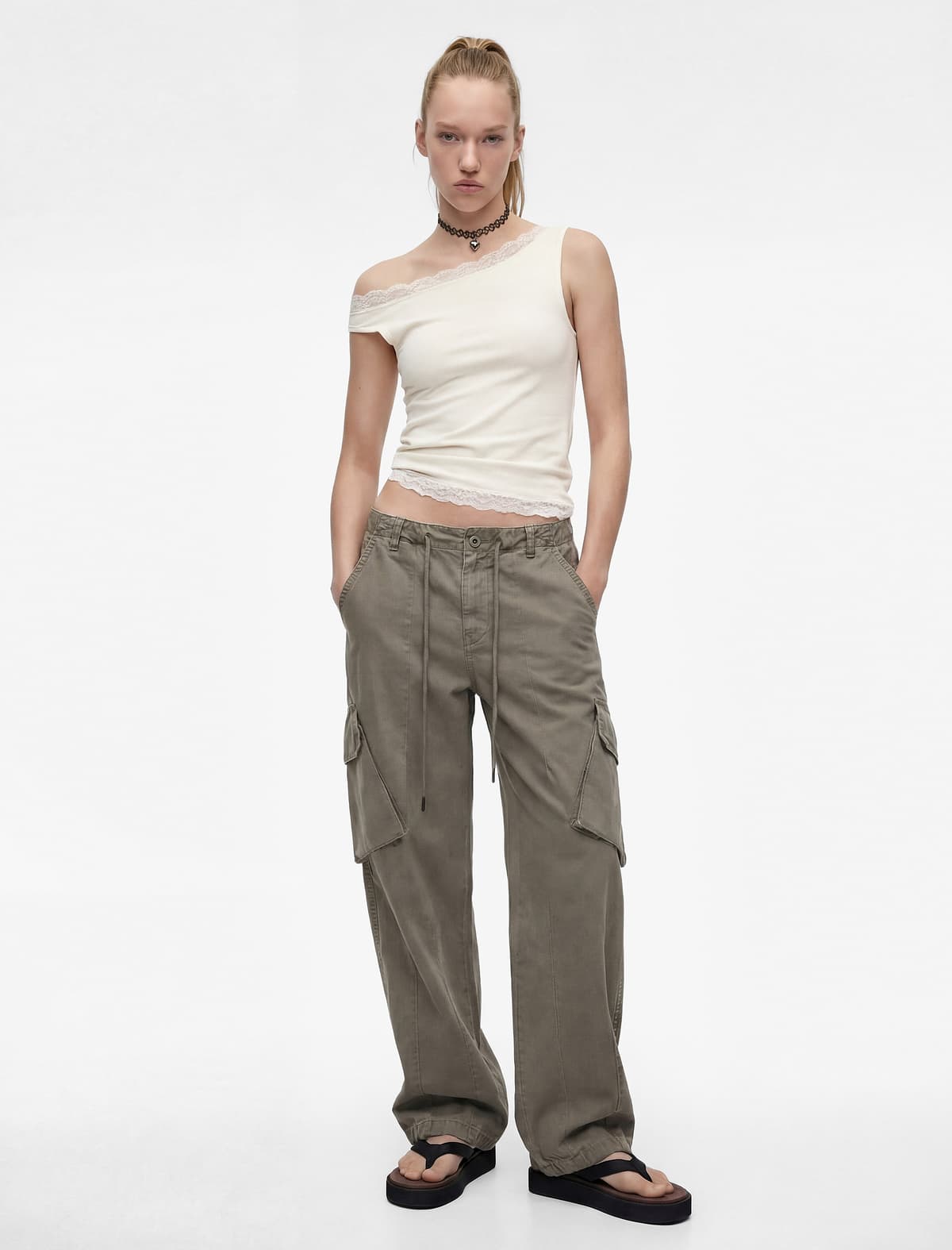 Slim fit Krujeva Detallı Qolsuz Qayıq Yaxalı Bluza