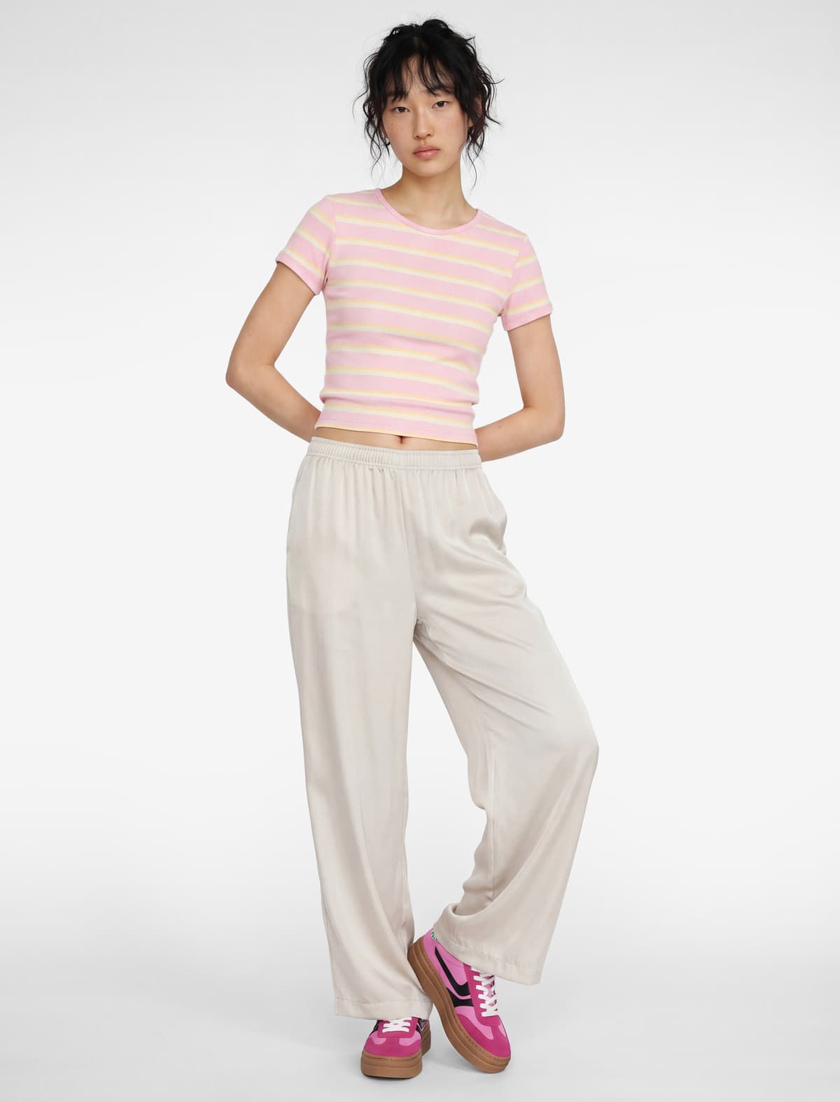 Zolaqlı Pambıq Yakalı Qısaqol Slim Fit köynək