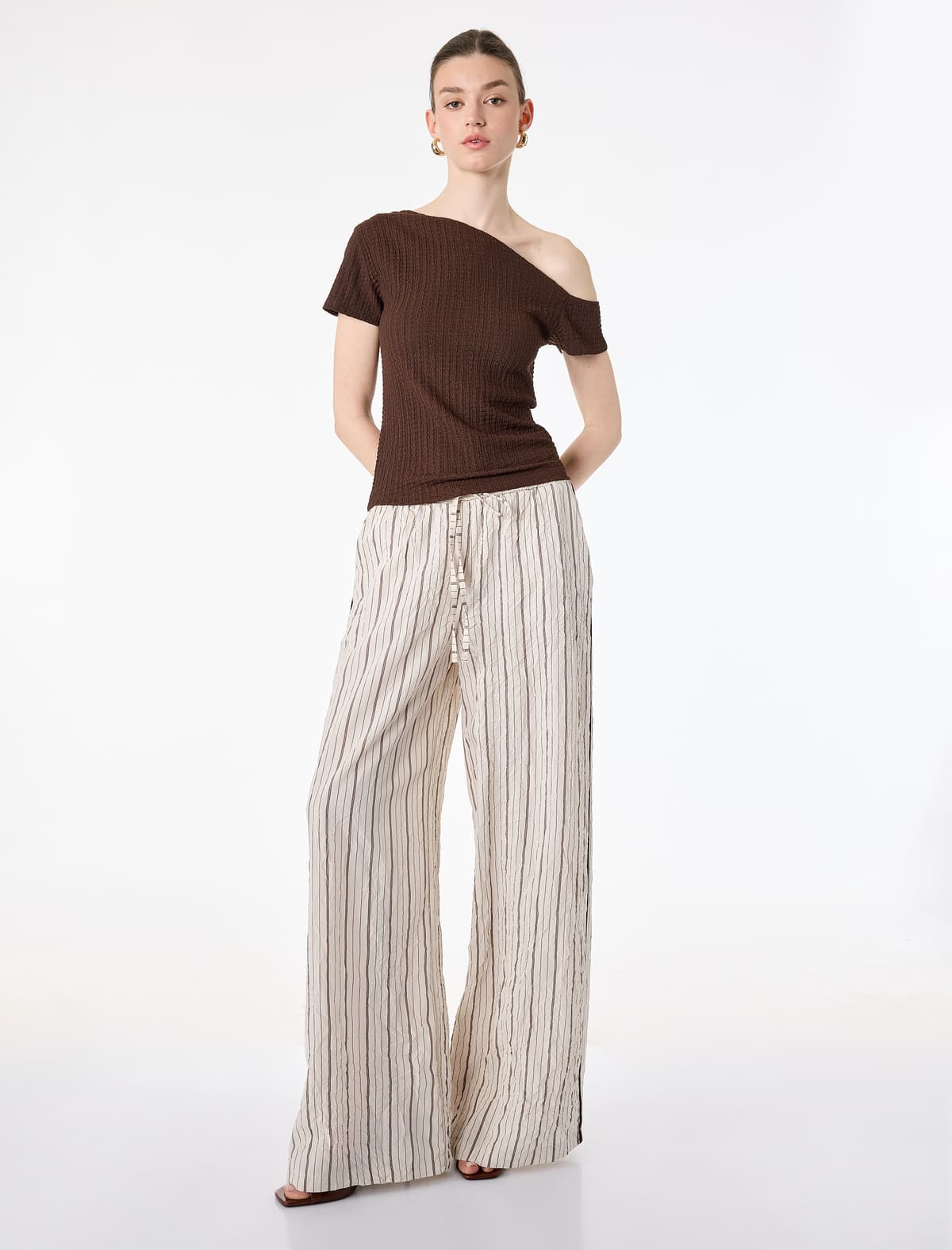 Bürümcük Parça Slim fit Qısaqol Asimmetrik Kesimli Bir Çiyinli Bluz