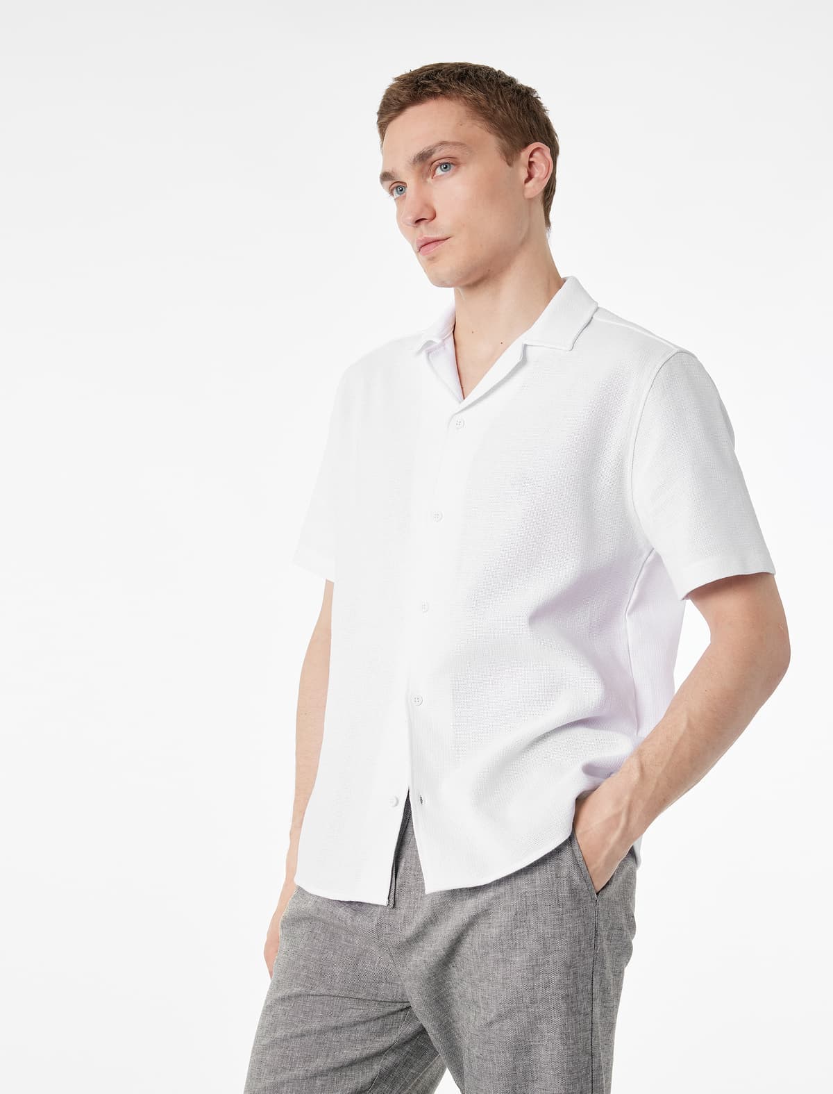 Pambıq Normal fit Düyməli Açıq Yaxa Qısaqol Tişört