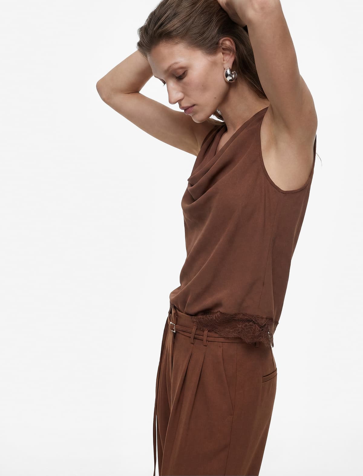Qolsuz Çəpək Yaxa Krujeva Detallı Satin Bluza