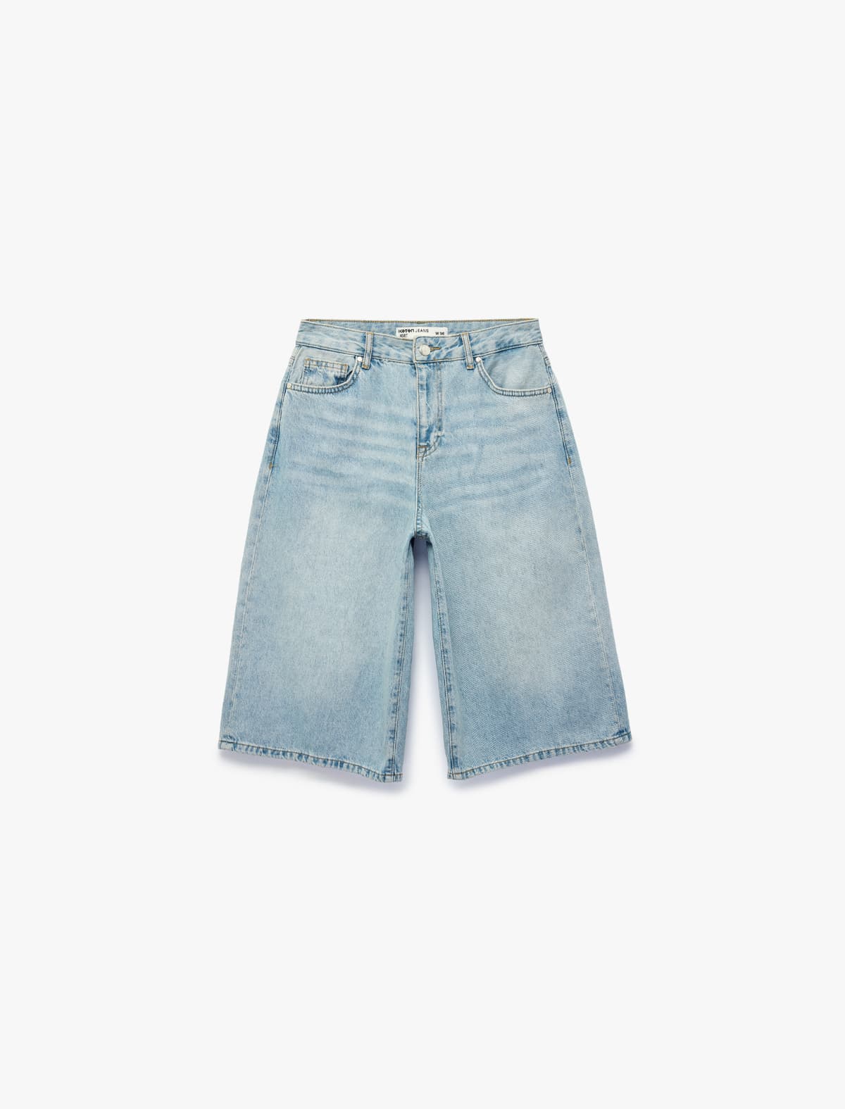 Pambıqdan Rahat Düyməli Denim Bermud Şortu