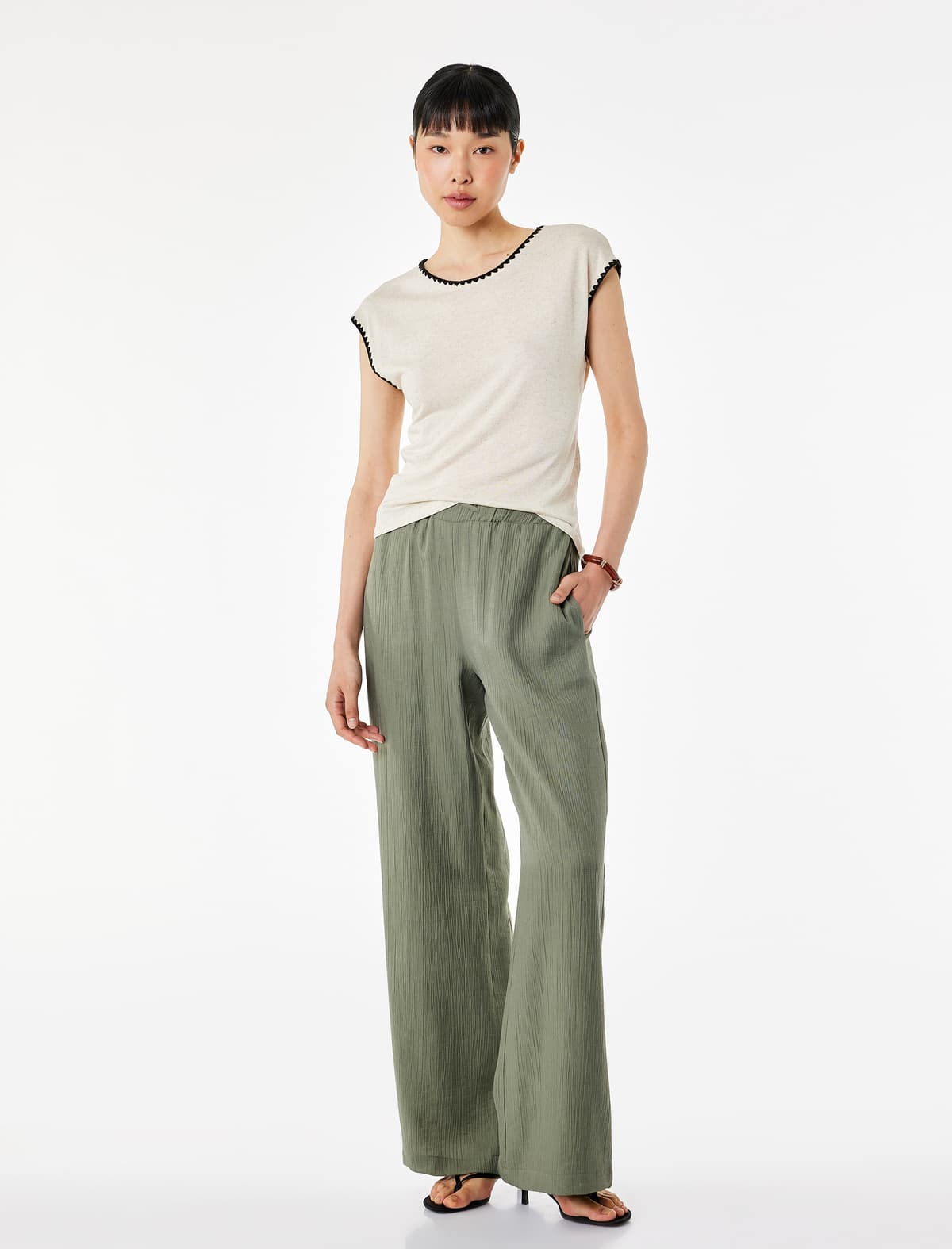 Kətan Qarışığı Slim fit Dəyirmi yaxalı Naxış Detallı Qolsuz tişört